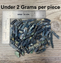Bild in Galerie-Viewer laden, Blue Kyanite Extra Quality Loose Rough Pieces