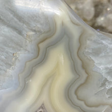 Chargez l'image dans la visionneuse de la galerie, Druzy Agate Large Moon #09 *Rainbows