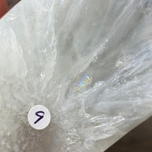 Chargez l'image dans la visionneuse de la galerie, Druzy Agate Large Moon #09 *Rainbows