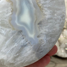 Chargez l'image dans la visionneuse de la galerie, Druzy Agate Large Moon #09 *Rainbows