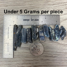 Bild in Galerie-Viewer laden, Blue Kyanite Extra Quality Loose Rough Pieces