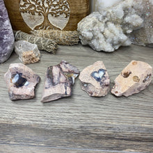 Bild in Galerie-Viewer laden, Rough Mexican Fire Opal in Matrix - Under 110g