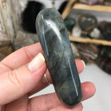 Cargar imagen en el visor de la galería, Labradorite Palm Stone #13