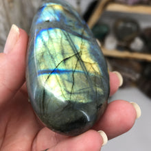 Cargar imagen en el visor de la galería, Labradorite Palm Stone #13