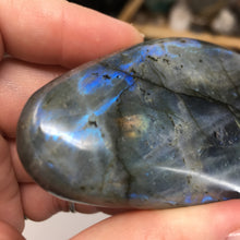 Cargar imagen en el visor de la galería, Labradorite Palm Stone #13