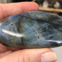 Cargar imagen en el visor de la galería, Labradorite Palm Stone #13