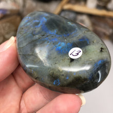 Cargar imagen en el visor de la galería, Labradorite Palm Stone #13