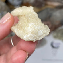 Chargez l'image dans la visionneuse de la galerie, Scolecite with Calcite Specimen #02