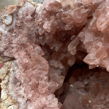 Bild in Galerie-Viewer laden, Pink Amethyst Large Geode Cluster #04