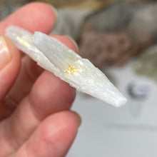 Chargez l'image dans la visionneuse de la galerie, Scolecite with Calcite Specimen #04