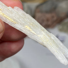 Chargez l'image dans la visionneuse de la galerie, Scolecite with Calcite Specimen #04