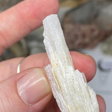 Chargez l'image dans la visionneuse de la galerie, Scolecite with Calcite Specimen #04