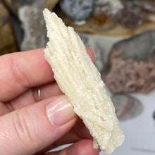 Chargez l'image dans la visionneuse de la galerie, Scolecite with Calcite Specimen #04