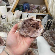 Bild in Galerie-Viewer laden, Pink Amethyst Large Geode Cluster #02