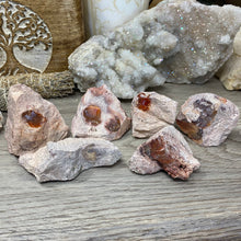 Bild in Galerie-Viewer laden, Rough Mexican Fire Opal in Matrix - Under 90g