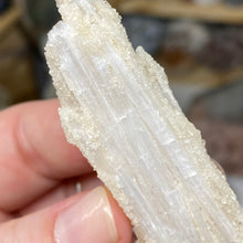 Chargez l'image dans la visionneuse de la galerie, Scolecite with Calcite Specimen #05