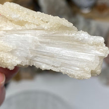 Chargez l'image dans la visionneuse de la galerie, Scolecite with Calcite Specimen #07