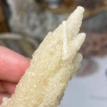 Bild in Galerie-Viewer laden, Scolecite with Calcite Specimen #10