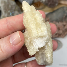Bild in Galerie-Viewer laden, Scolecite with Calcite Specimen #11