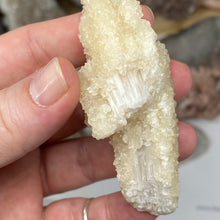 Bild in Galerie-Viewer laden, Scolecite with Calcite Specimen #11
