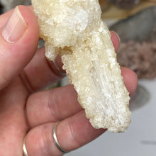 Bild in Galerie-Viewer laden, Scolecite with Calcite Specimen #11