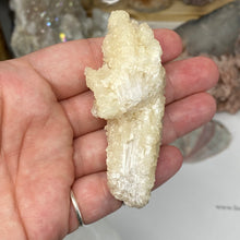 Bild in Galerie-Viewer laden, Scolecite with Calcite Specimen #11