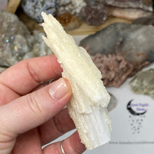 Bild in Galerie-Viewer laden, Scolecite with Calcite Specimen #12