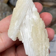 Bild in Galerie-Viewer laden, Scolecite with Calcite Specimen #12