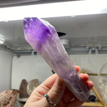 将图像加载到图库查看器中,Royal Amethyst Extra Quality X-Large Point from Bahia, Brazil #01