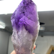 将图像加载到图库查看器中,Royal Amethyst Extra Quality X-Large Point from Bahia, Brazil #01