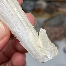 Chargez l'image dans la visionneuse de la galerie, Scolecite with Calcite Specimen #01