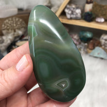 将图像加载到图库查看器中,Green Dyed Banded Agate Palm Stone #2