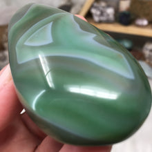 将图像加载到图库查看器中,Green Dyed Banded Agate Palm Stone #2