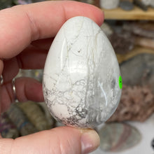Bild in Galerie-Viewer laden, Howlite Egg #04