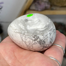 Bild in Galerie-Viewer laden, Howlite Egg #04