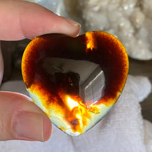 Bild in Galerie-Viewer laden, Amber Puffy Heart Palm Stone #05 *chipped tip