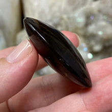 Bild in Galerie-Viewer laden, Amber Puffy Heart Palm Stone #05 *chipped tip