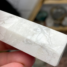 将图像加载到图库查看器中,Howlite Tower #25