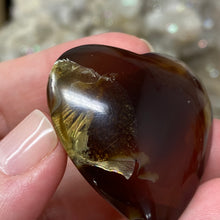 Bild in Galerie-Viewer laden, Amber Puffy Heart Palm Stone #07 *Shimmer