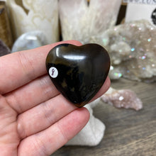 Bild in Galerie-Viewer laden, Amber Puffy Heart Palm Stone #08