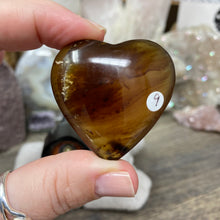 Bild in Galerie-Viewer laden, Amber Puffy Heart Palm Stone #09