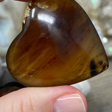 Bild in Galerie-Viewer laden, Amber Puffy Heart Palm Stone #09