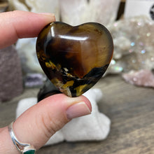 Bild in Galerie-Viewer laden, Amber Puffy Heart Palm Stone #11