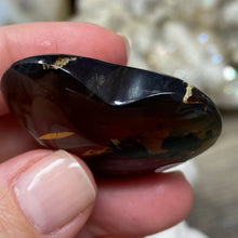 Bild in Galerie-Viewer laden, Amber Puffy Heart Palm Stone #11