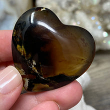 Bild in Galerie-Viewer laden, Amber Puffy Heart Palm Stone #11