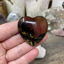 Bild in Galerie-Viewer laden, Amber Puffy Heart Palm Stone #11