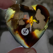 Bild in Galerie-Viewer laden, Amber Puffy Heart Palm Stone #12
