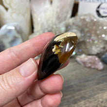 Bild in Galerie-Viewer laden, Amber Puffy Heart Palm Stone #12