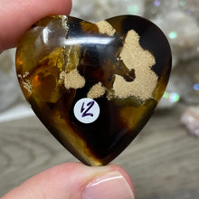 Bild in Galerie-Viewer laden, Amber Puffy Heart Palm Stone #12