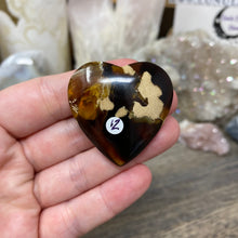 Bild in Galerie-Viewer laden, Amber Puffy Heart Palm Stone #12